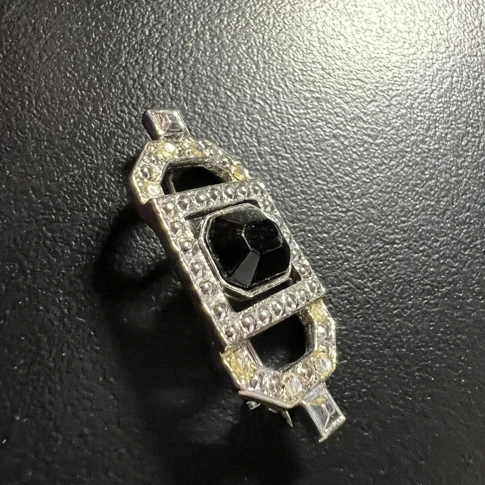Vintage Rectangular Brooch Clear Rhinestone Black Stone‎ Center Silver Tone Pin